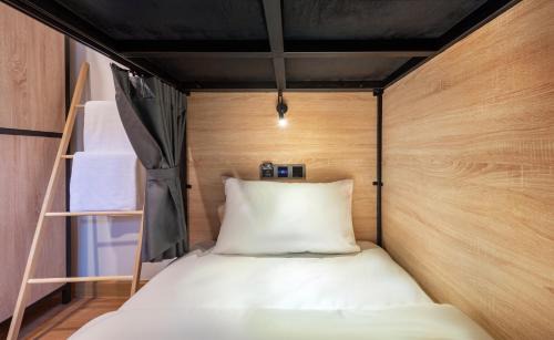 Bangkok Old Town Hostel | Siam Subway Hostel and Café