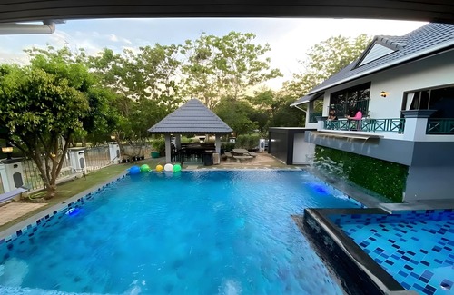 Sattahip Villa | Siriniran Homestay