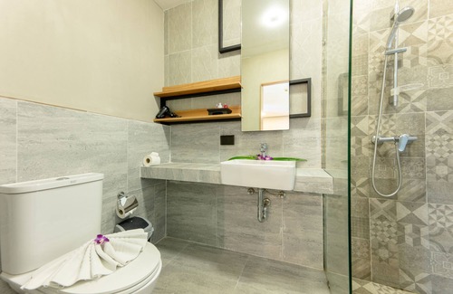 Nanai Road Hotel | Sky Wave Patong