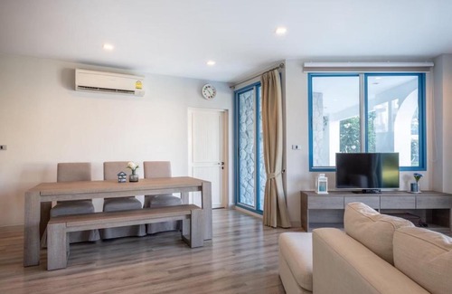 Hua Hin Apartment | Swell in Santorini