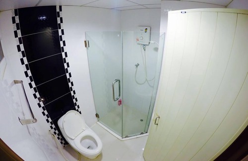 Phan Thong Hotel | Thanarom Place