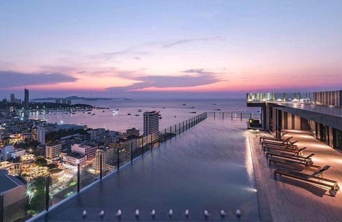 Pattaya Bay House | The.Base Central.Pattaya