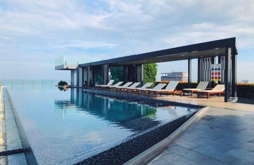 Pattaya Bay Apartment | THE BASE Seaview Holiday Inn
