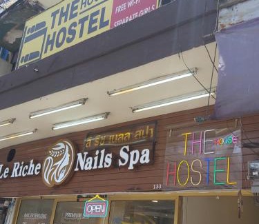 Chana Songkhram Hostel | The House Hostel