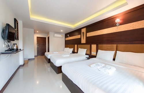 Koh Lan Hostel | The leaf&pool hostel