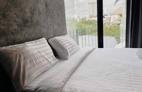 Samsen Nai Hostel | The LOCAL Ari - Hostel