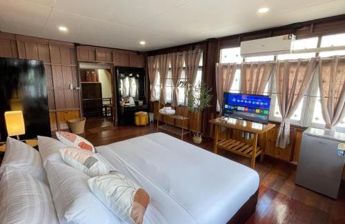 Bang Phra Hostel | The Memory Hostel