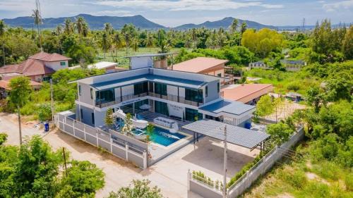 Bang Sare Villa | The Moment Pool Villa Bangsaray