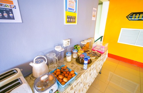 Pom Prap Hotel | The Rooftop Residence