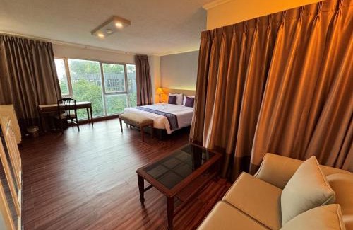 Yan Nawa Hotel | The Step Sathon