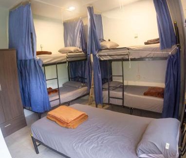 Ko Lanta Hostel | The Travelers Friend En Suite dorm room AC
