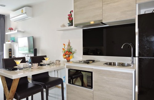 South Pattaya Apartment | Top floor lux Ocean View, 1 Bedroom 42 sqm condo, 200 m to the Ocean Beach
