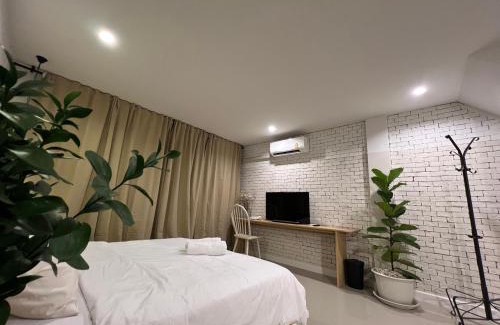 Bang Kruai Hostel | Vanilla house