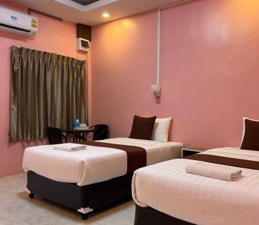 Ron Thong Hotel | คลิ๊กรีสอร์ท (Click Resort)