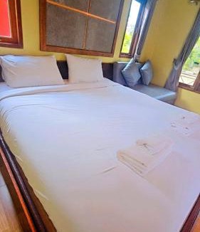 Si Racha Ski Chalet | คีรีนคร บางพระ รีสอร์ท