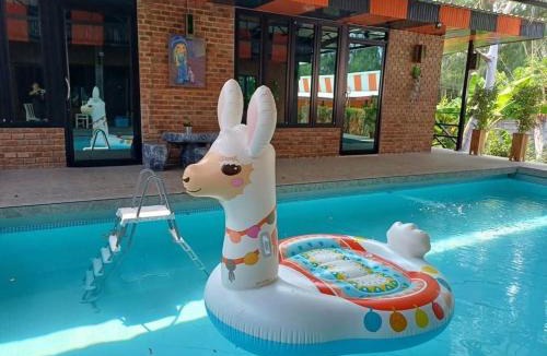 Prakhon Chai Hotel | นิวพีเคซี รีสอร์ต