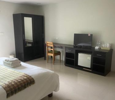 Nuea Khlong Hotel | บ้านทรัพย์มงคล