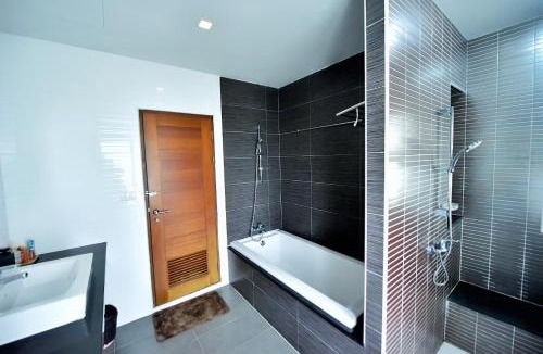 Bang Lamung Villa | บ้านลิน พูลวิลล่า พัทยา