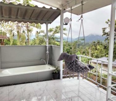 Tha Kradan House | บ้านสวนคึดฮอดโฮมสเตย์ ศรีสวัสดิ์ กาญจนบุรี