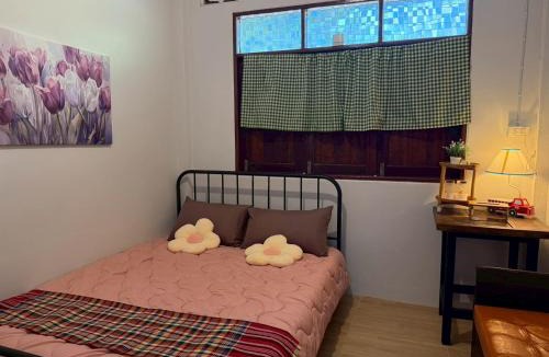 Nong Chaeng House | บ้านสวนชายน้ำ โฮมสเตย์ อัมพวา