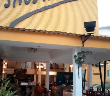 Chomphu Hotel | รีสอร์ทที่ลำปาง (Resort At Lampang)