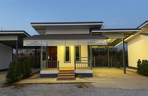 Tha Bo Hostel | โรงแรมบ้านสวนวินเทจ