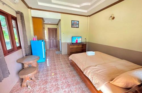 Tha Bo Hotel | โรงแรมแสงทองรีสอร์ท