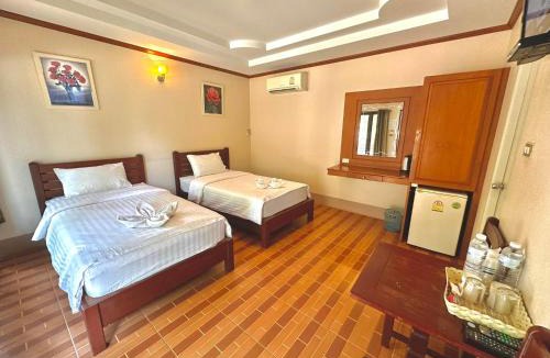 Tha Bo Hotel | โรงแรมแสงทองรีสอร์ท