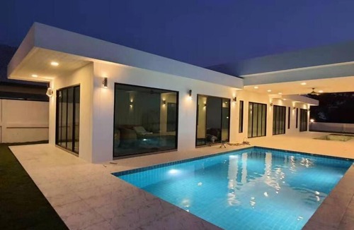 Nong Prue Villa | 芭提雅东区泳池别墅六卧五六卫泳池别墅，