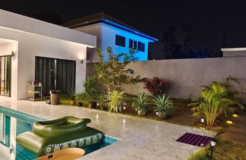 Nong Prue Villa | 芭提雅东区泳池别墅六卧五六卫泳池别墅，