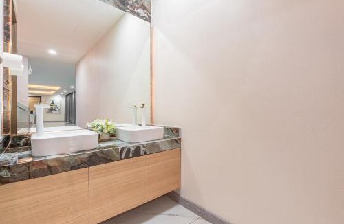 North Pattaya Villa | 芭提雅21航站楼附近8卧9卫轻奢现代别墅带独立歌房