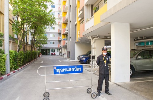 Phra Khanong Nuea Apartment | 1 BR, 5min walk to BTS skytrain "On Nut" station, Fiber Optic WiFi