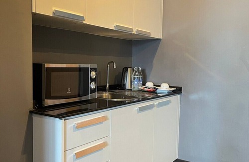 Chom Thong Hotel | 14 Living