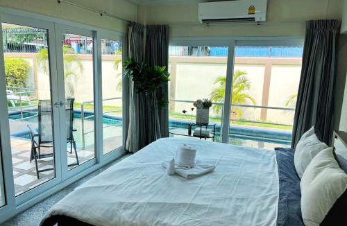 Pratumnak Hill House | 2 BR villa with private swimming pool and jacuzzi 350m from beach