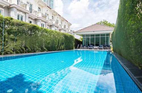 Bangkok Central Business District House | 200 m² House ∙ 3 bedrooms ∙ 14 guests