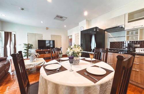 Khlong Tan Apartment | 212 m² Apartment ∙ 3 bedrooms ∙ 6 guests