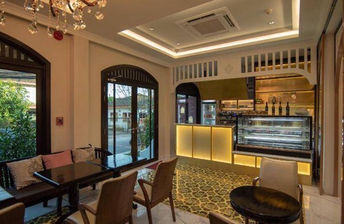 Wua Lai Hotel | 220 m² Hotel ∙ 4 bedrooms ∙ 12 guests