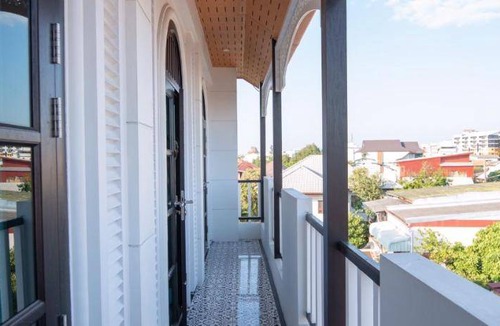 Wua Lai Hotel | 220 m² Hotel ∙ 4 bedrooms ∙ 12 guests