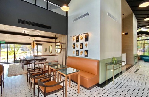 Si Racha Hotel | 230 m² Hotel ∙ 2 bedrooms ∙ 8 guests