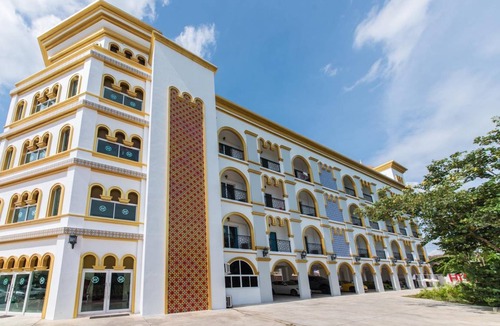 Lop Buri Hotel | 24 m² Hotel ∙ 4 guests