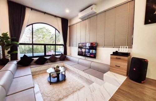 Pak Chong Villa | 250 m² Villa ∙ 4 bedrooms ∙ 14 guests
