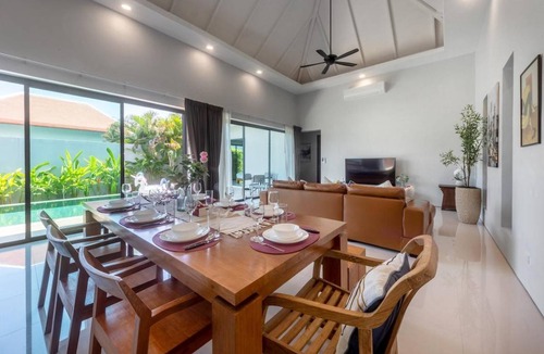 Bang Tao Villa | 250 m² Villa ∙ 4 bedrooms ∙ 12 guests
