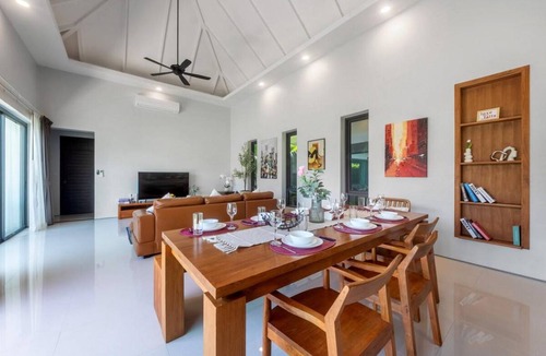 Bang Tao Villa | 250 m² Villa ∙ 4 bedrooms ∙ 12 guests