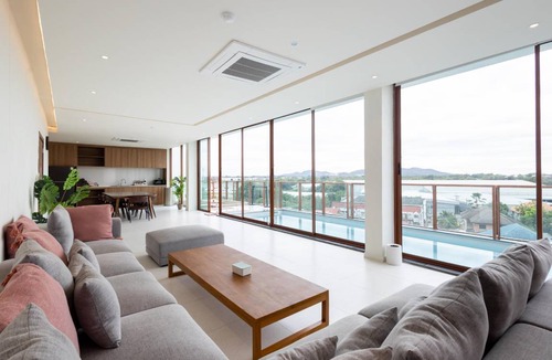 Nakhon Sawan Hotel | 252 m² Hotel ∙ 4 bedrooms ∙ 10 guests