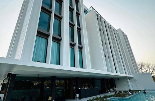 Nakhon Sawan Hotel | 252 m² Hotel ∙ 4 bedrooms ∙ 10 guests