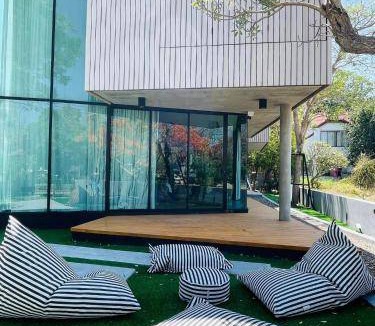 Phetchaburi Villa | 260 m² Villa ∙ 3 bedrooms ∙ 12 guests