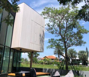 Phetchaburi Villa | 260 m² Villa ∙ 3 bedrooms ∙ 12 guests