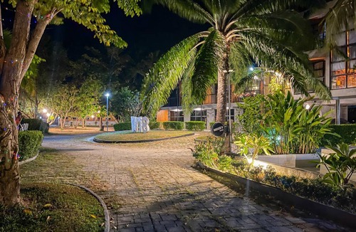 Don Sak Hotel | 29 m² Hotel ∙ 6 guests
