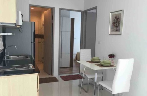 Phra Khanong Nuea Apartment | 2BR Condo @ BTS Sukhumvit Line + Wifi