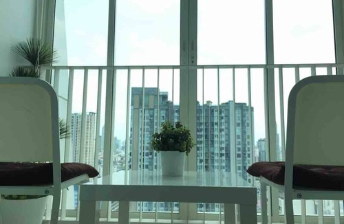 Phra Khanong Nuea Apartment | 2BR Condo @ BTS Sukhumvit Line + Wifi